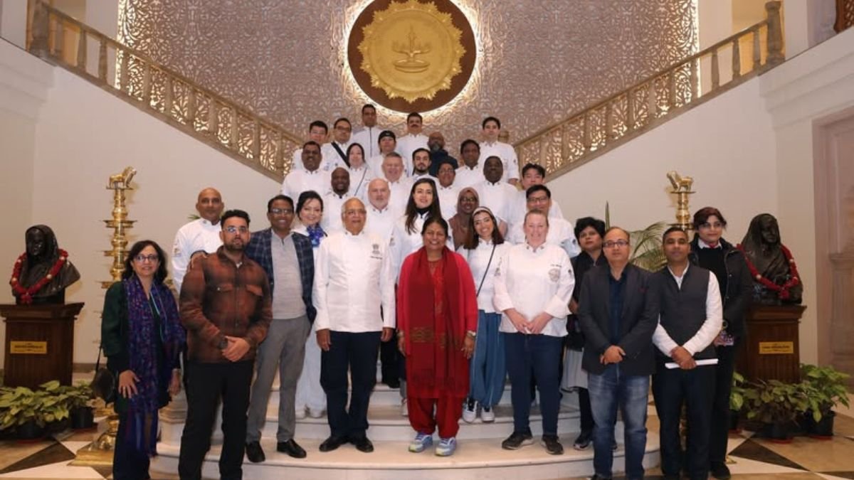A high-level delegation of 30 renowned chefs from different countries of the world paid a goodwill visit to Maharashtra Sadan.