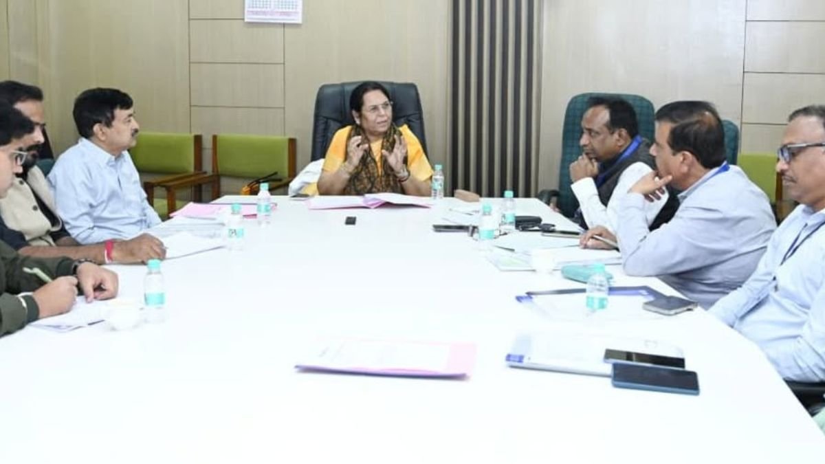 For the safety of women, the effectiveness of the panic button system installed in vehicles such as buses, cabs, taxis etc. should be checked across the state and all the shortcomings should be eliminated.