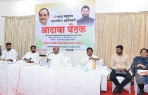 कामात गती, पारदर्शकता ठेवत अधिकाऱ्यांनी लोकाभिमुख होऊन काम करा – पालकमंत्री विखे पाटील