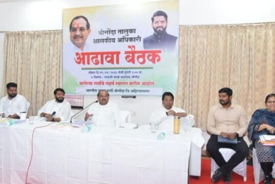 कामात गती, पारदर्शकता ठेवत अधिकाऱ्यांनी लोकाभिमुख होऊन काम करा – पालकमंत्री विखे पाटील