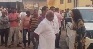 भोणे व शिंदे गावात औद्योगिक पाहणी; राख व धुरामुळे झालेल्या शेती नुकसानीची प्रत्यक्ष दखल