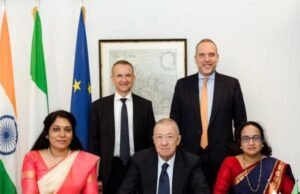 भारतीय पारंपरिक चर्मकला कोल्हापुरी चपलांचा वारसा जगभर पोहोचवण्यासाठी जागतिक ब्रॅन्ड प्राडा