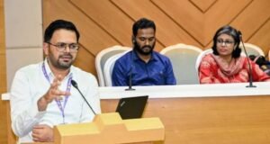 सोशल मीडियावर व्हायरल होत असलेले मुंबई आणि दुबईला जोडणाऱ्या ‘डीप ब्लू एक्सप्रेस’ या पाण्याखालील ट्रेनचे दावे पूर्णपणे खोटे आहेत.