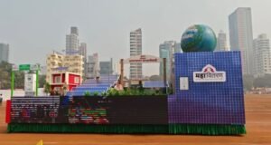 प्रजासत्ताक दिनाच्या ७७ व्या वर्धापन दिनानिमित्त मुंबईतील छत्रपती शिवाजी महाराज पार्क येथे आयोजित ध्वजवंदन व संचलनाच्या शासकीय कार्यक्रमात महावितरणचा चित्ररथ आकर्षणाचा केंद्रबिंदू ठरला.