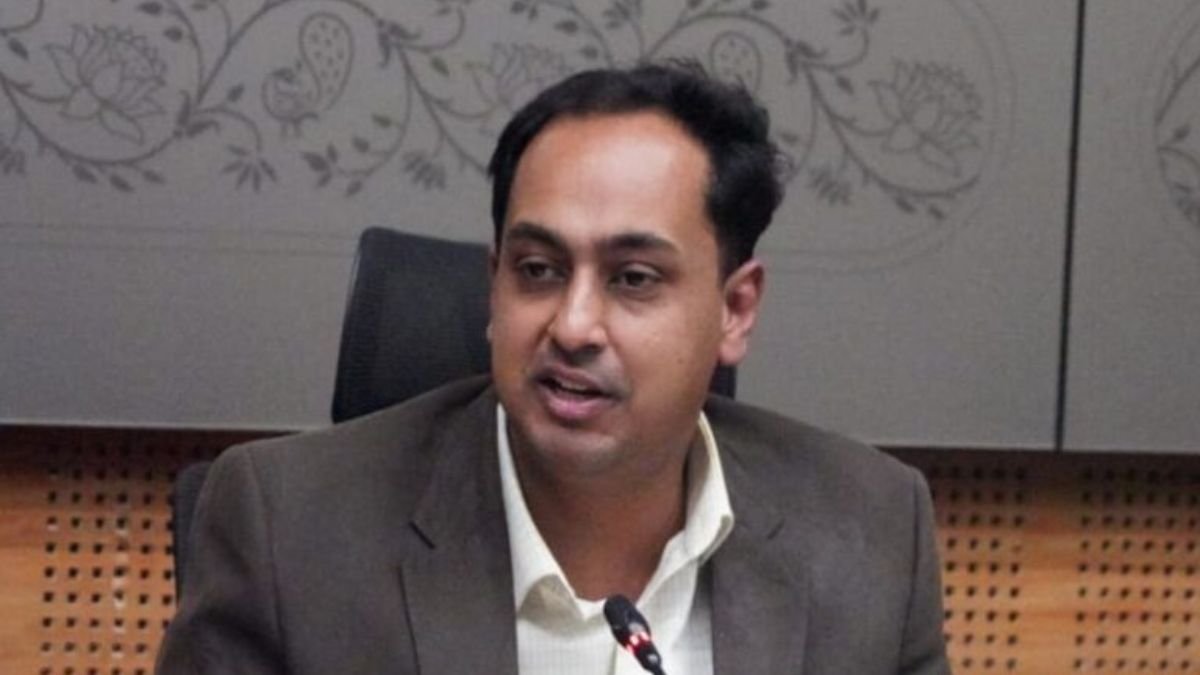 As part of the Nashik Festival, a grand parade was held in the Gangapur Dam area in collaboration with the 52 Squadron of the Indian Air Force at Bidar and through various departments of the state government.