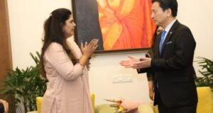 पर्यावरण व वातावरणीय बदल तसेच पशुसंवर्धन मंत्री पंकजा मुंडे यांची जपानमधील सागा प्रांताचे गव्हर्नर योशिनोरी यामागुची व उच्चस्तरीय शिष्टमंडळाने भेट घेऊन पर्यावरण