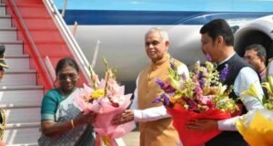 राष्ट्रपती द्रौपदी मुर्मू यांचे छत्रपती शिवाजी महाराज आंतरराष्ट्रीय विमानतळ, मुंबई येथे आगमन झाले.