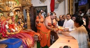 उपमुख्यमंत्री सुनेत्रा अजित पवार यांनी प्रभादेवी, मुंबई येथील श्री सिद्धिविनायक गणपतीचे दर्शन घेतले.