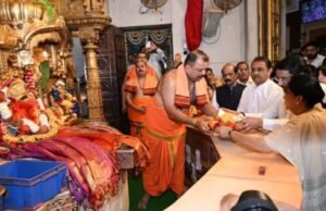 उपमुख्यमंत्री सुनेत्रा अजित पवार यांनी प्रभादेवी, मुंबई येथील श्री सिद्धिविनायक गणपतीचे दर्शन घेतले.