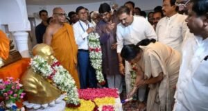 उपमुख्यमंत्री सुनेत्रा अजित पवार यांनी दादर येथील चैत्यभूमीवर भारतरत्न डॉ. बाबासाहेबआंबेडकर यांना अभिवादन केले.