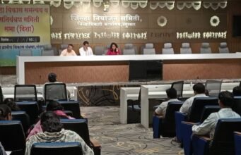 नंदुरबार व नवापूर तालुक्यांच्या कामकाजाचा आढावा : मा. उपविभागीय अधिकारी अंजली शर्मा यांच्या अध्यक्षतेखाली बैठक