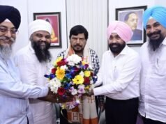 नबी मुंबई येथे आयोजित ‘हिंद दी चादर’ श्री गुरू तेग बहादूर जी यांच्या ३५० व्या शहादत समागमानिमित्त आज माननीय खासदार श्री. रामदास जी यांची भेट घेऊन त्यांना या पवित्र सोहळ्याचे आदरपूर्वक निमंत्रण दिले.