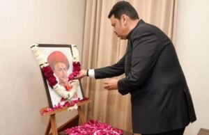 बाळशास्त्री जांभेकर यांना मुख्यमंत्र्यांकडून अभिवादन