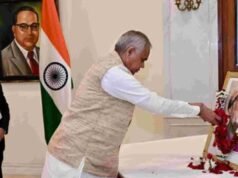 संत गाडगे बाबा यांच्या जयंतीनिमित्त राज्यपाल आचार्य देवव्रत यांनी येथे त्यांच्या प्रतिमेला पुष्पांजली वाहून अभिवादन केले.