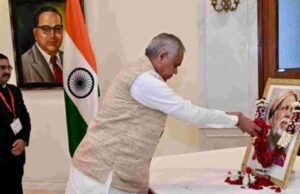 संत गाडगे बाबा यांच्या जयंतीनिमित्त राज्यपाल आचार्य देवव्रत यांनी येथे त्यांच्या प्रतिमेला पुष्पांजली वाहून अभिवादन केले.