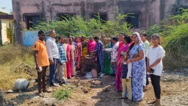 Terracotta bead and jewelry making training at Torcheda under Atma