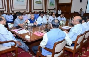 राज्यात राबविण्यात येत असलेल्या महत्त्वाकांक्षी नदीजोड प्रकल्पांतील कामांना गती देण्याच्या अनुषंगाने जलसंपदा मंत्री