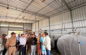 जिल्हाधिकाऱ्यांकडून चिया सिड उत्पादन, अन्नप्रक्रिया, मत्स्य व्यवसायाची पाहणी