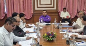 राज्यात काजू उत्पादन वाढवण्यासाठी काजू उत्पादक शेतकऱ्यांना प्रोत्साहन देणे आवश्यक असून त्यासाठी काजू फळ पीक क्षेत्र वाढवण्यापासून ते विक्रीपर्यंत मूल्यवर्धन साखळी विकसित करणे आवश्यक आहे.