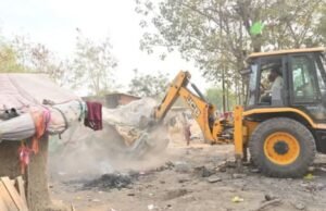 सिंदी रेल्वे येथील वन जमीनीवरील 82 घराचे अतिक्रमण काढण्याची कार्यवाही पुर्ण