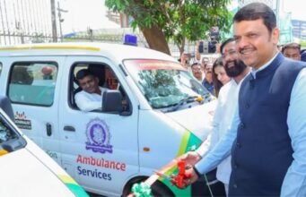 मुख्यमंत्री देवेंद्र फडणवीस यांच्या हस्ते ‘टीव्ही जर्नलिस्ट असोसिएशन, महाराष्ट्र’ च्या रुग्णवाहिकांचे लोकार्पण करण्यात आले.