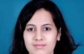 संगीत विशारद परीक्षेत अनोखी गुरव हिने मुंबई केंद्रातून प्रथम क्रमांक पटकावला