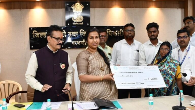बॅंकांनी शेतकऱ्यांना वेळेत कर्ज द्यावे — पालकमंत्री मेघना साकोरे-बोर्डीकर