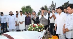 माजी खासदार तथा माजी राज्यमंत्री दत्ताजी मेघे यांच्या पार्थिवावर त्यांच्या जन्मगावी पवनार येथे शासकीय इतमामात अंत्यसंस्कार करण्यात आले.