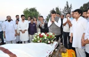 माजी खासदार तथा माजी राज्यमंत्री दत्ताजी मेघे यांच्या पार्थिवावर त्यांच्या जन्मगावी पवनार येथे शासकीय इतमामात अंत्यसंस्कार करण्यात आले.