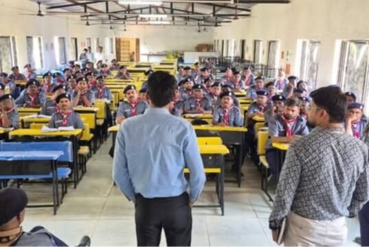 स्काऊट-गाईड प्रशिक्षण शिबिराद्वारे शिक्षकांना देशसेवेचे धडे