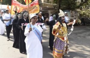 सामाजिक न्याय व विशेष साहाय्य विभागाच्या वतीने आज गेट ऑफ इंडिया ते यशवंतराव चव्हाण सेंटरपर्यंत व्यसनमुक्ती दिंडी काढण्यात आली.