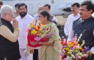 महाराष्ट्राचे नवनियुक्त राज्यपाल जिष्णू देव वर्मा यांचे त्यांच्या सुविद्य पत्नी सुधा देव वर्मा यांच्या समवेत, मुंबईत आगमन झाले.