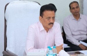 नाशिक–त्र्यंबकेश्वर येथे होणाऱ्या सिंहस्थकुंभमेळा २०२७ च्या पार्श्वभूमीवर सुरू असलेल्या विविध विकासकामांचा जलसंपदा व आपत्ती व्यवस्थापन तथा कुंभमेळा मंत्री गिरीश महाजन यांनी आढावा घेतला.