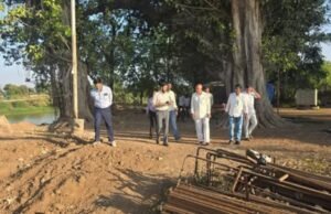 प्रकाशा गावाच्या पाणी प्रश्नावर प्रशासन सज्ज; गोमाई नदी पुलाच्या कामाचीही पाहणी