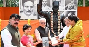 राज्यपालपदाचा कार्यभार स्वीकारल्यानंतर पहिल्या दिवशी राज्यपाल जिष्णु देव वर्मा यांनी छत्रपती शिवाजी महाराज, भारतरत्न डॉ. बाबासाहेब आंबेडकर, स्वातंत्र्यवीर विनायक दामोदर सावरकर यांना अभिवादन केले.