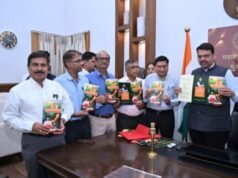 मुख्यमंत्री देवेंद्र फडणवीस यांच्या हस्ते अर्थसंकल्पावरील घडी पुस्तिकेचे प्रकाशन