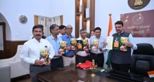 मुख्यमंत्री देवेंद्र फडणवीस यांच्या हस्ते अर्थसंकल्पावरील घडी पुस्तिकेचे प्रकाशन