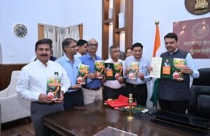 मुख्यमंत्री देवेंद्र फडणवीस यांच्या हस्ते अर्थसंकल्पावरील घडी पुस्तिकेचे प्रकाशन