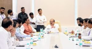 शेतकऱ्यांच्या अडचणींवर रेल्वे प्रशासनाने सकारात्मक तोडगा काढावा -जलसंपदा मंत्री राधाकृष्ण विखे-पाटील