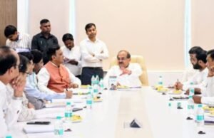 शेतकऱ्यांच्या अडचणींवर रेल्वे प्रशासनाने सकारात्मक तोडगा काढावा -जलसंपदा मंत्री राधाकृष्ण विखे-पाटील