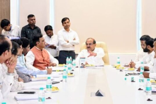 शेतकऱ्यांच्या अडचणींवर रेल्वे प्रशासनाने सकारात्मक तोडगा काढावा -जलसंपदा मंत्री राधाकृष्ण विखे-पाटील