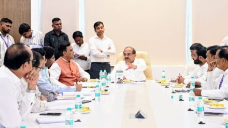 शेतकऱ्यांच्या अडचणींवर रेल्वे प्रशासनाने सकारात्मक तोडगा काढावा -जलसंपदा मंत्री राधाकृष्ण विखे-पाटील