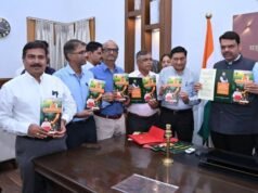 देवेंद्र फडणवीस यांच्या हस्ते महाराष्ट्र शासनाच्या आर्थिक वर्ष २०२६-२७ साठी सादर केलेल्या अर्थसंकल्पामध्ये विदर्भासाठी करण्यात आलेल्या तरतुदींवर आधारित घडी पुस्तिकेचे प्रकाशन करण्यात आले.