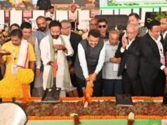 भद्रावती एमआयडीसी परिसरात न्यू एरा क्लिनटेक प्रा. लि. आणि ग्रेटा एनर्जी प्रा. लि. च्या एकात्मिक हरीत पोलाद प्रकल्पाचे भूमिपूजन मुख्यमंत्री देवेंद्र फडणवीस यांच्या हस्ते झाले.