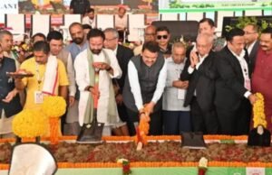 भद्रावती एमआयडीसी परिसरात न्यू एरा क्लिनटेक प्रा. लि. आणि ग्रेटा एनर्जी प्रा. लि. च्या एकात्मिक हरीत पोलाद प्रकल्पाचे भूमिपूजन मुख्यमंत्री देवेंद्र फडणवीस यांच्या हस्ते झाले.