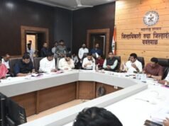 गॅस सिलिंडर, पेट्रोल व डिझेल पुरवठ्याचा पालकमंत्र्यांनी घेतला आढावा