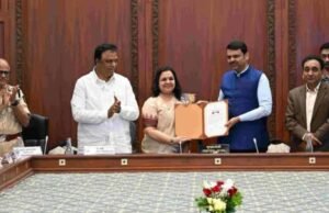 राज्यातील १० हजारपेक्षा जास्त मंजूर पदसंख्या असलेल्या शासकीय आस्थापनांच्या वर्गवारीतील व्यवसाय शिक्षण व प्रशिक्षण संचालनालय या आस्थापनेने प्रथम स्थान प्राप्त केले
