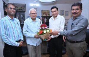 विदर्भ साहित्य संघाचे नवनिर्वाचित अध्यक्ष डॉ. गिरीष गांधी यांचे विभागीय माहिती संचालक कार्यालयाकडून अभिनंदन