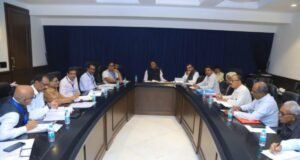 सेवानिवृत्त एसटी कर्मचाऱ्यांना पत्नीसह वर्षभर मोफत प्रवास – परिवहन मंत्री प्रताप सरनाईक