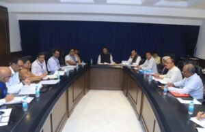 सेवानिवृत्त एसटी कर्मचाऱ्यांना पत्नीसह वर्षभर मोफत प्रवास – परिवहन मंत्री प्रताप सरनाईक